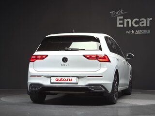 2022 Volkswagen Golf VIII, белый, 1765000 рублей, вид 4