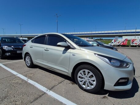 2017 Hyundai Solaris II, бежевый, 1300000 рублей, вид 4