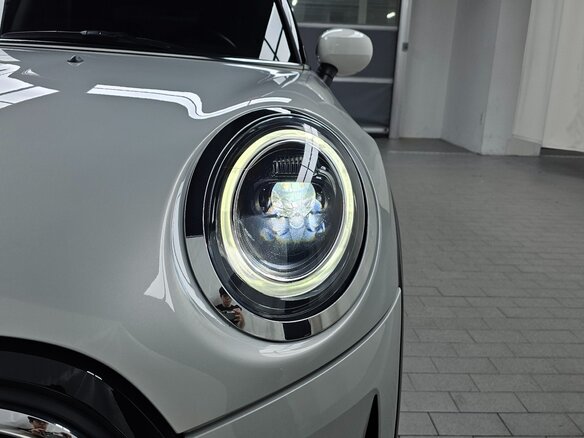 2022 Mini Hatch Cooper III (F55/F56) Рестайлинг 2, белый, 2083000 рублей - вид 14