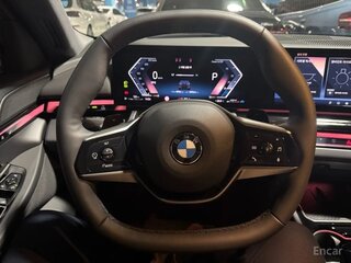 2025 BMW 5 серии 523d xDrive VIII (G60/G61/G68), чёрный, 6800000 рублей, вид 5