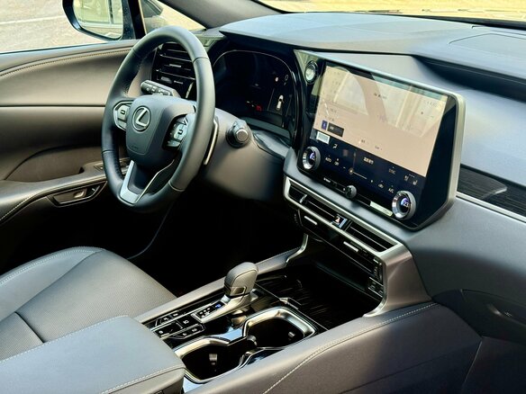 2025 Lexus RX 300 V, чёрный, 8375000 рублей - вид 31
