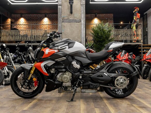 2026 Ducati Diavel V4, белый, 4290000 рублей - вид 3