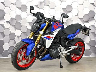 2026 BMW F 900 R, синий, 1449000 рублей, вид 2