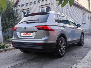 2017 Volkswagen Tiguan II, серебристый, 1900000 рублей, вид 5