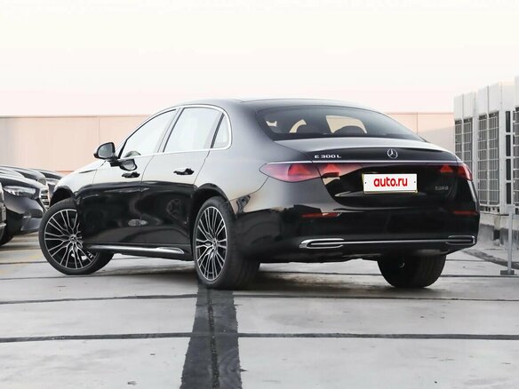 2025 Mercedes-Benz E-Класс 300 VI (W214, S214), чёрный, 9750000 рублей - вид 5