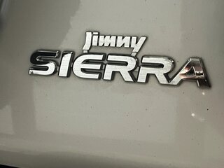 2019 Suzuki Jimny Sierra IV, белый, 2290000 рублей, вид 3