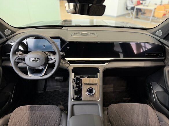 2026 Geely Monjaro I, чёрный - вид 13