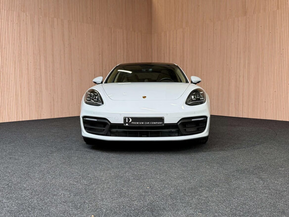 2023 Porsche Panamera 4S E-Hybrid Sport Turismo II Рестайлинг, белый - вид 1