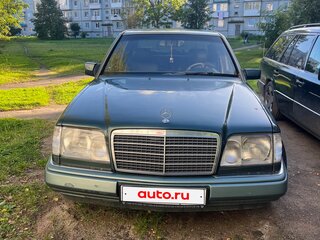 1994 Mercedes-Benz E-Класс 220 I (W124), зелёный, 320000 рублей, вид 3