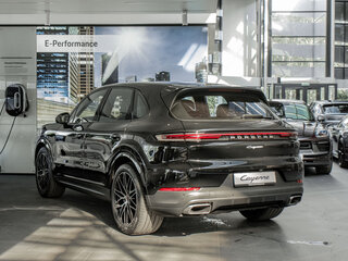 2026 Porsche Cayenne III Рестайлинг, чёрный, 16995000 рублей, вид 5