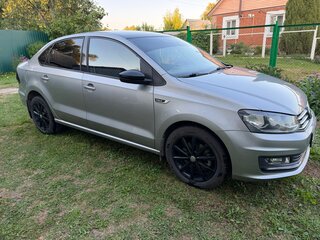 2018 Volkswagen Polo V Рестайлинг, серебристый, 1400000 рублей, вид 4
