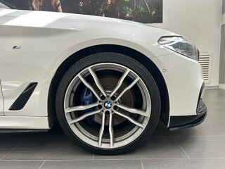 2019 BMW 5 серии 530d xDrive VII (G30/G31/G38), белый, 4140000 рублей, вид 5