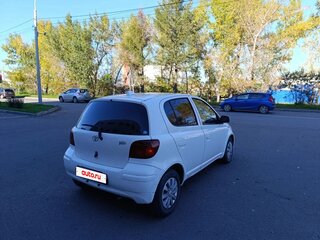2004 Toyota Vitz I (P10), белый, 287000 рублей, вид 2