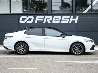 2021 Toyota Camry VIII (XV70) Рестайлинг, белый, 2943000 рублей, вид 5