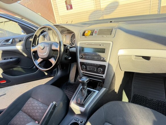 2011 Skoda Octavia II (A5) Рестайлинг, серый, 650000 рублей - вид 10