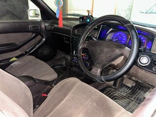 1990 Toyota Vista III (V30), белый, 300000 рублей, вид 4