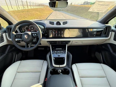 2026 Porsche Cayenne III Рестайлинг, серый, 15690000 рублей, вид 2