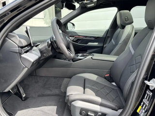 2026 BMW 5 серии 530i xDrive VIII (G60/G61/G68), чёрный, 6725000 рублей, вид 5