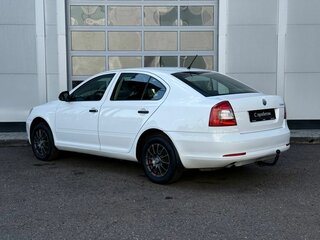 2013 Skoda Octavia II (A5) Рестайлинг, белый, 700000 рублей, вид 3
