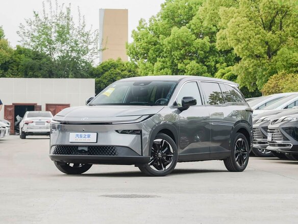 2026 Toyota bZ3X 58.3 kWh, серый, 2650000 рублей