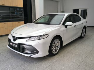 Toyota Camry VIII (XV70)