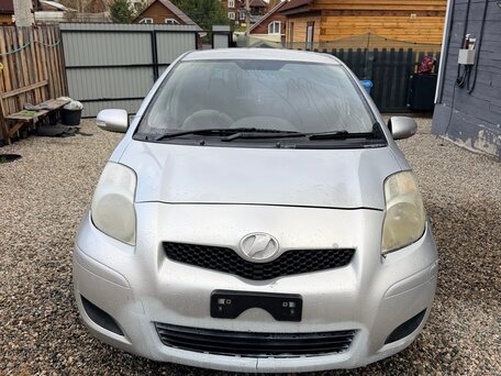 2010 Toyota Vitz II (XP90), серый, 550000 рублей, вид 2