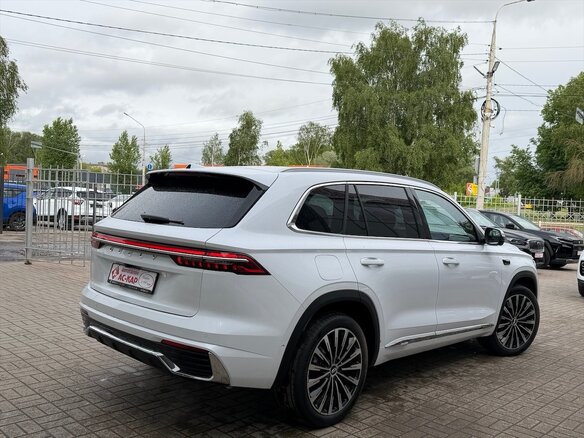 2025 Geely Monjaro (Xingyue L) I Рестайлинг 2 (China Market), белый - вид 3