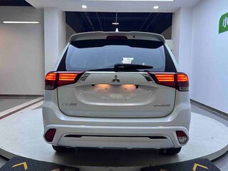 2021 Mitsubishi Outlander III Рестайлинг 3, белый, 2150000 рублей, вид 5