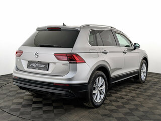 2018 Volkswagen Tiguan II, серебристый, 2910000 рублей, вид 5
