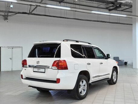2012 Toyota Land Cruiser 200 Series Рестайлинг 1, белый, 2949000 рублей, вид 3