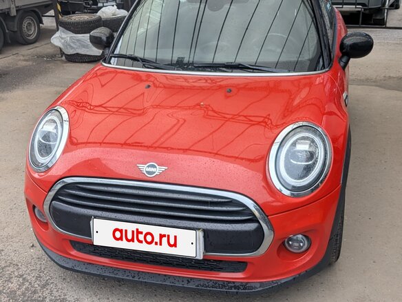 2021 Mini Hatch Cooper III (F55/F56) Рестайлинг, оранжевый - вид 1