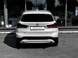 2020 BMW X1 20i xDrive II (F48) Рестайлинг, белый, 2990000 рублей, вид 3