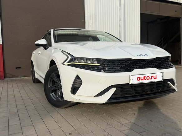 2022 Kia K5 III, белый, 1700000 рублей - вид 8