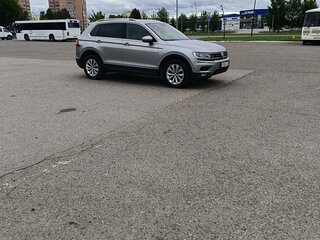 2018 Volkswagen Tiguan II, серебристый, 2850000 рублей, вид 2