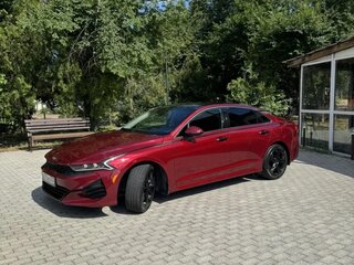 2020 Kia K5 III, красный, 2500000 рублей, вид 1