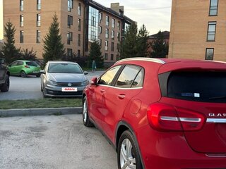 2015 Mercedes-Benz GLA 180 I (X156), красный, 1599999 рублей, вид 4
