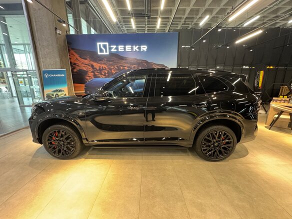 2026 Zeekr 8X Dawn, чёрный, 13300000 рублей - вид 4