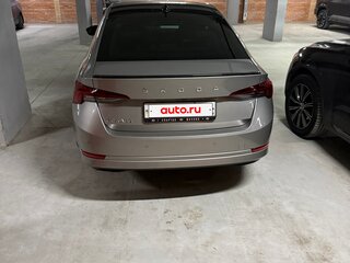 2021 Skoda Octavia IV (A8), бежевый, 2600000 рублей, вид 2