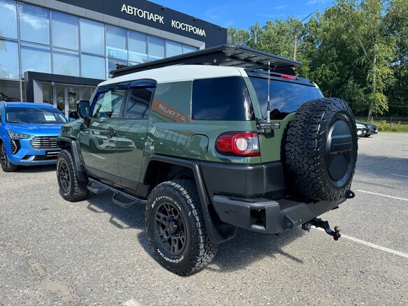 2011 Toyota FJ Cruiser, зелёный - вид 5