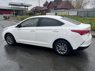 2022 Hyundai Solaris II Рестайлинг, белый, 1750000 рублей, вид 4