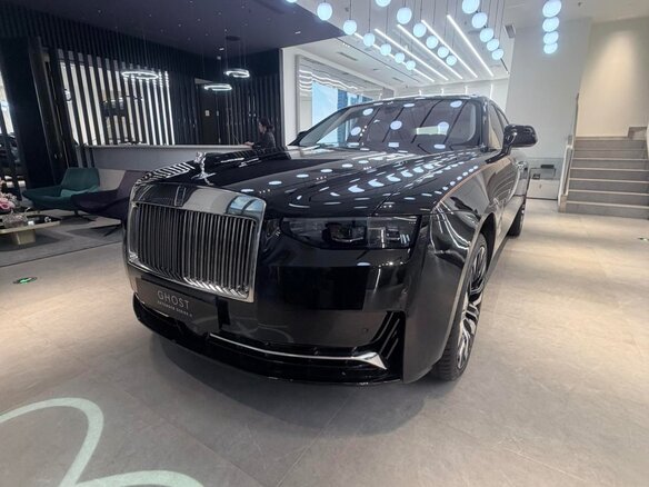 2025 Rolls-Royce Ghost Extended II Рестайлинг (Series II), чёрный, 43500000 рублей - вид 1