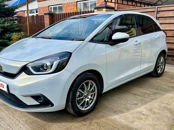 2020 Honda Fit IV, белый, 1380000 рублей - вид 2