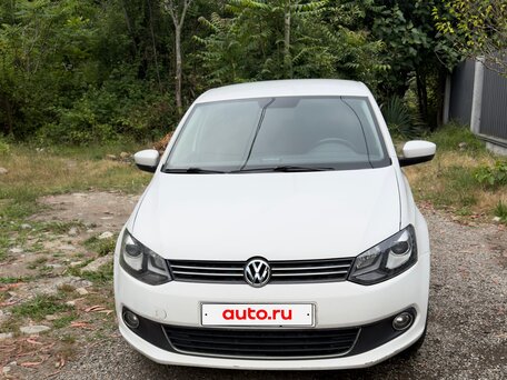 2013 Volkswagen Polo V, белый, вид 2