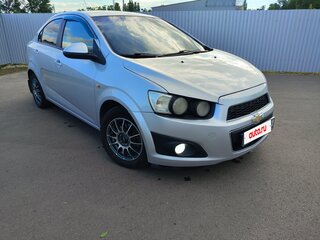 2013 Chevrolet Aveo II, серебристый, 599999 рублей, вид 1