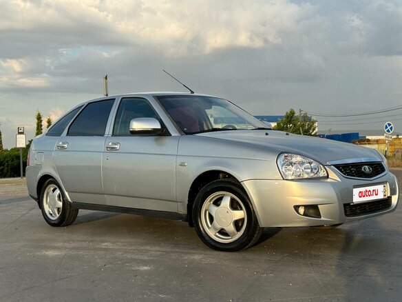 2011 Lada (ВАЗ) Priora I, серебристый, 369000 рублей