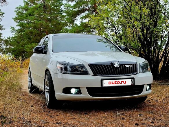 2013 Skoda Octavia II (A5) Рестайлинг, белый, 900000 рублей
