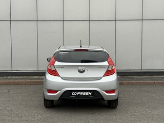 2012 Hyundai Solaris I, серебристый, 700000 рублей, вид 3