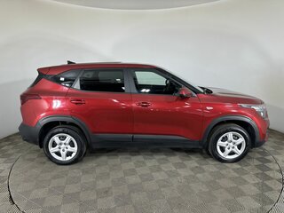 2021 Kia Seltos I, красный, 1900000 рублей, вид 4