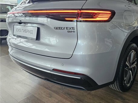 2026 Geely EX5 Гибрид EM-R, серебристый, 4040990 рублей, вид 5