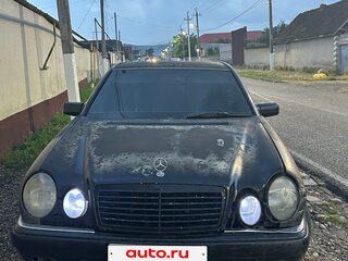 1995 Mercedes-Benz E-Класс 320 II (W210, S210), чёрный, 300000 рублей, вид 2